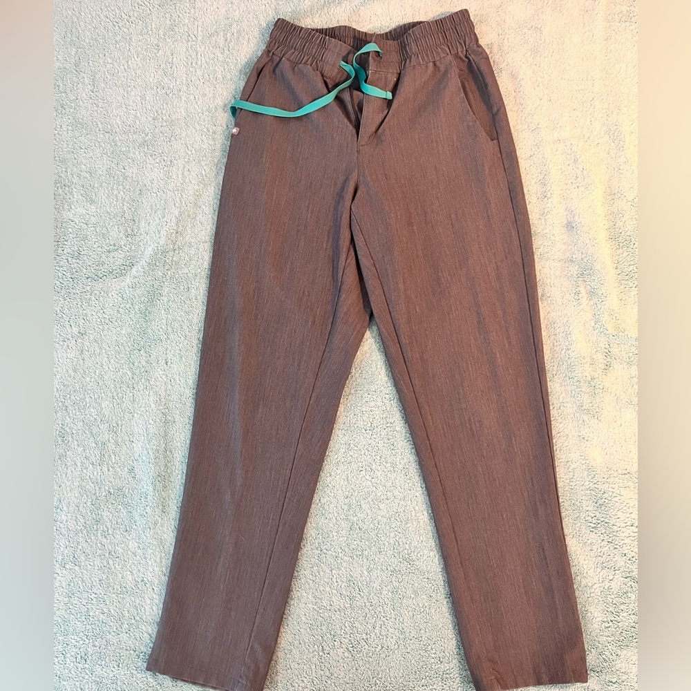 Figs Women’s High Waisted Livingston Basic Scrub Pants